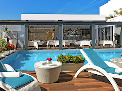 Discover the Deluxe Room